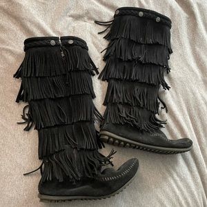 Minnetonka Moccasin Fringe Boots Size 7